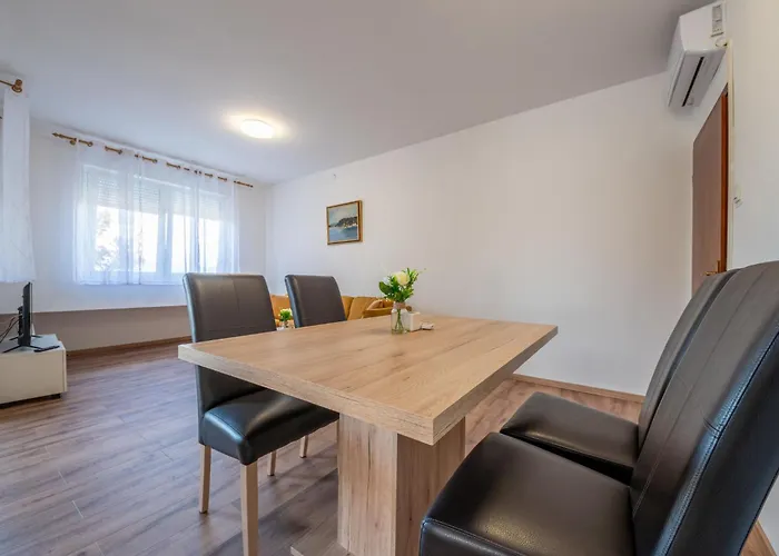 דירה Alenka By Interhome אומיסאליי