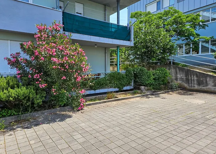 Alenka By Interhome דירה אומיסאליי