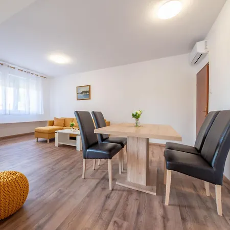 Alenka By Interhome Apartmán Omišalj